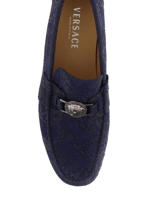 versace zapatos mocassine azule para hombre|Mocasines de Versace .